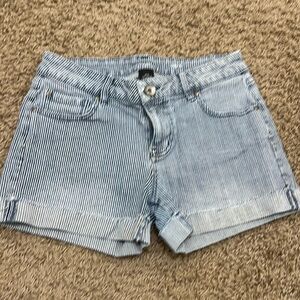 Cute denim striped shorts